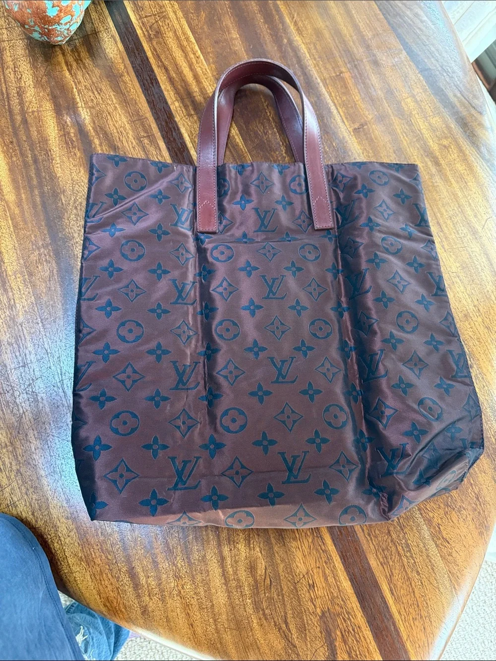 Louis Vuitton iridescent Dark Brown Monogram Tote Bag with Black Motif - Picture 1 of 9